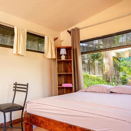 Manuel Antonio Hostel Exterior photo