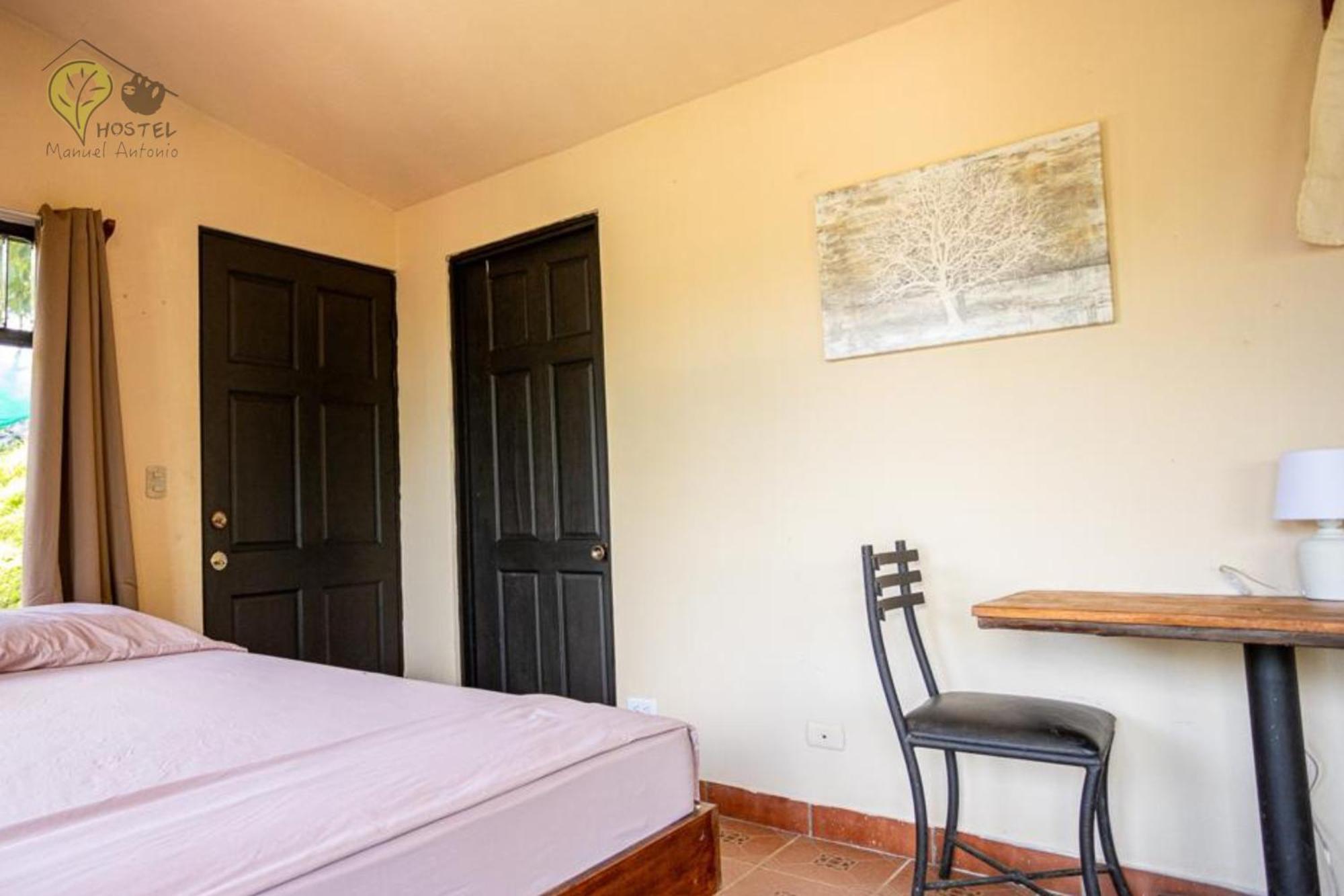 Manuel Antonio Hostel Exterior photo