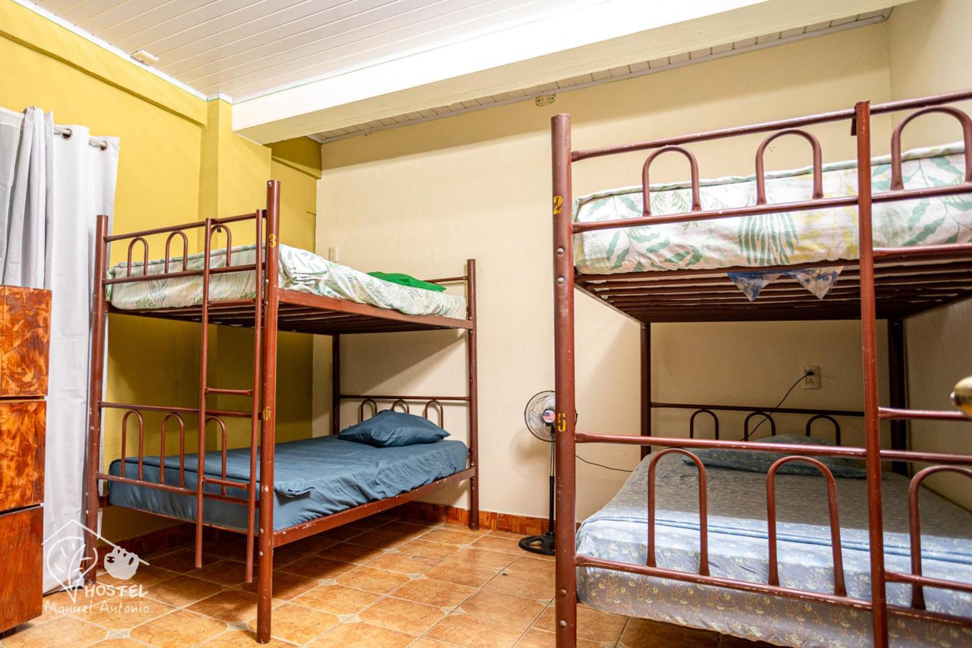 Manuel Antonio Hostel Exterior photo
