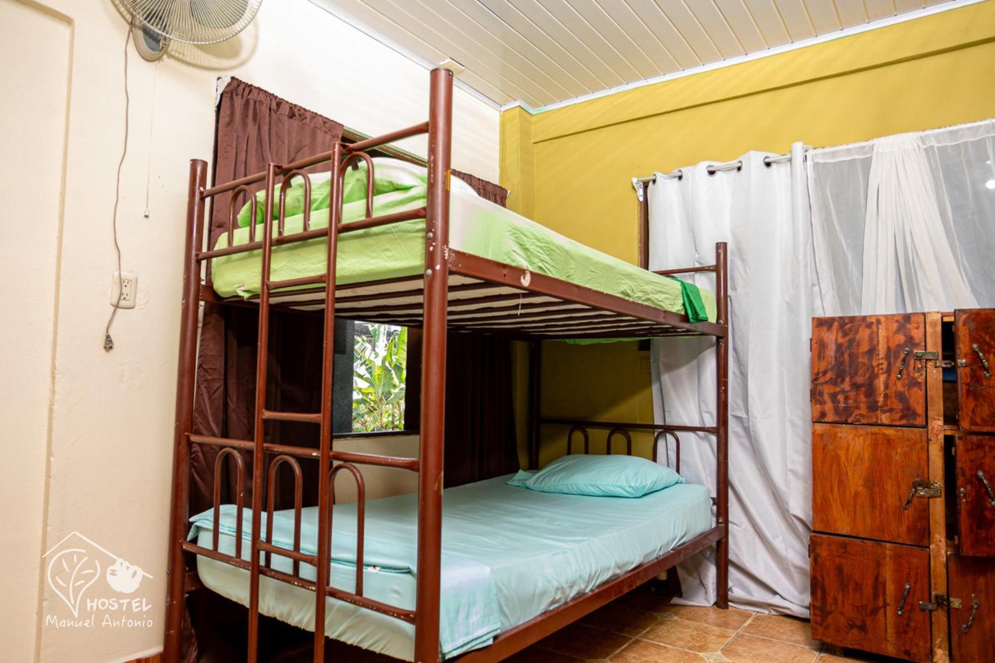 Manuel Antonio Hostel Exterior photo