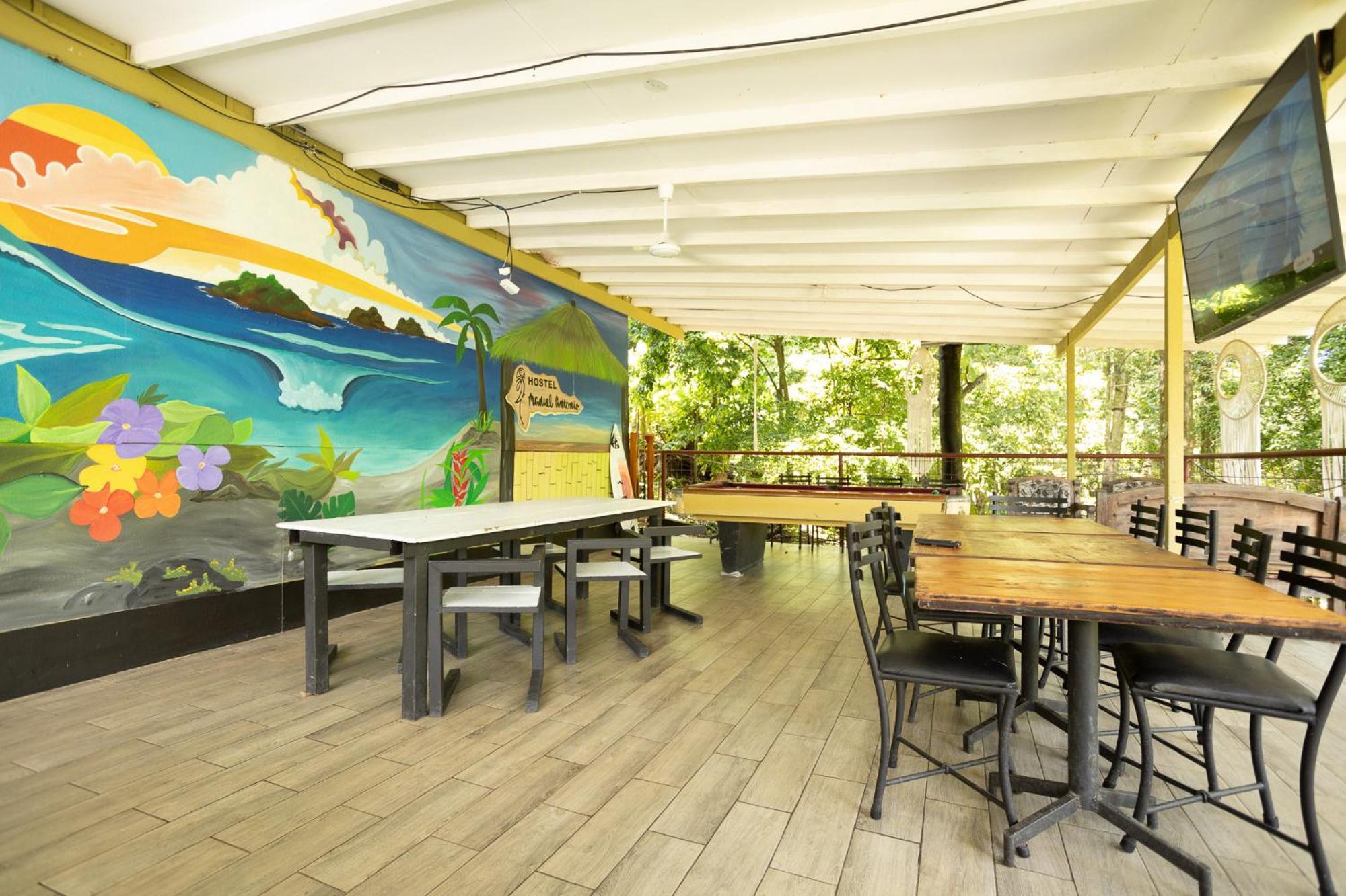 Manuel Antonio Hostel Exterior photo
