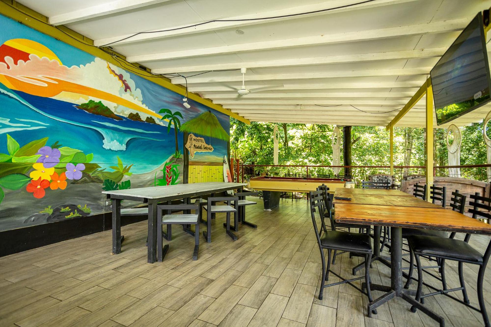 Manuel Antonio Hostel Exterior photo