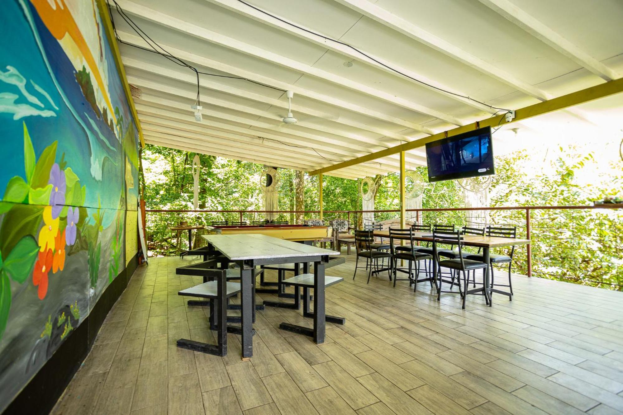 Manuel Antonio Hostel Exterior photo
